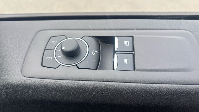 Ford Transit Custom E-320 L1 Rwd 100kW 65kWh H1 Van Limited Auto